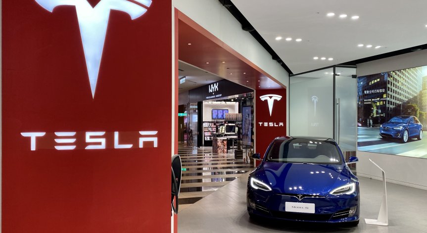 Колко автомобила достави Tesla през 2020 година?