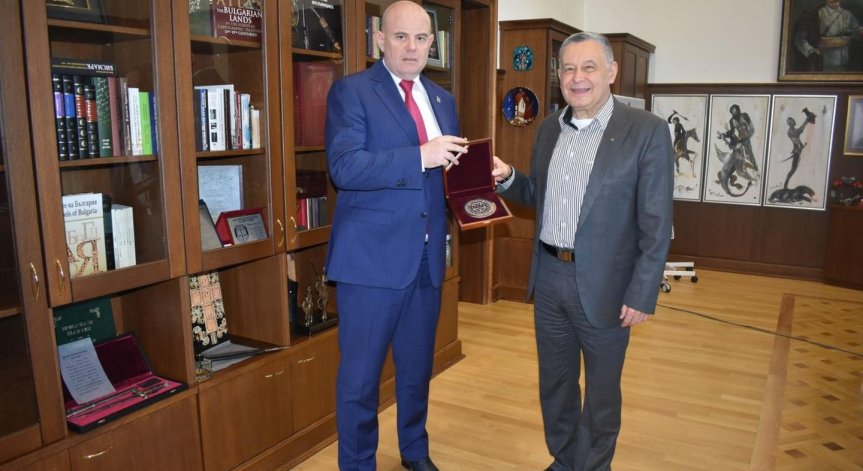 Гешев награди посланика на Украйна у нас по повод края на мандата му