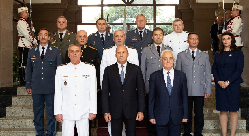 Президентът призова и за повишаване на оперативната съвместимост със съюзниците.