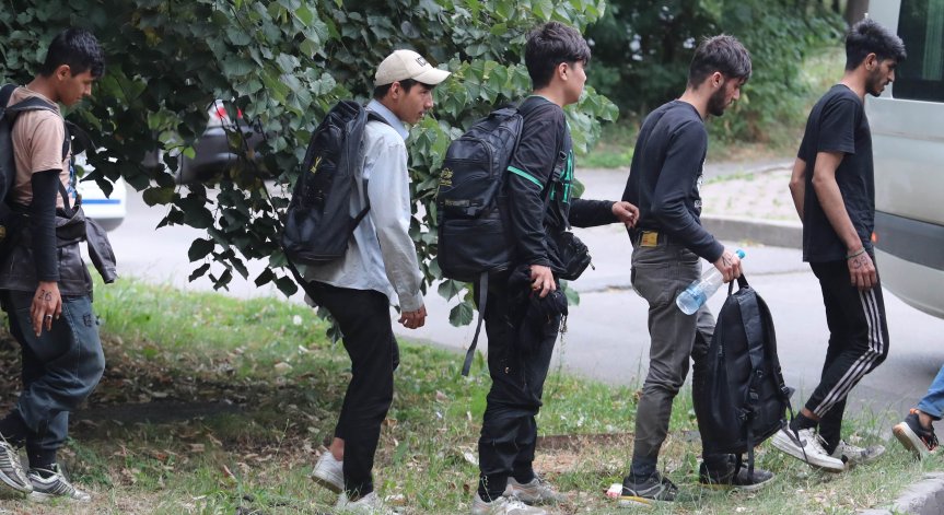 Практиката в Европа е бежанските центрове да са изведени от населените места.