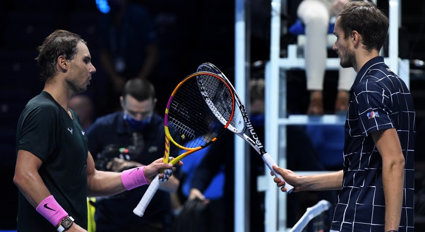 Борбен Медведев обърна Надал и ще спори с Тийм за титлата в Лондон