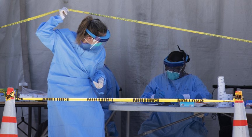 В Колумбия наказват неваксинираните с глоба и затвор