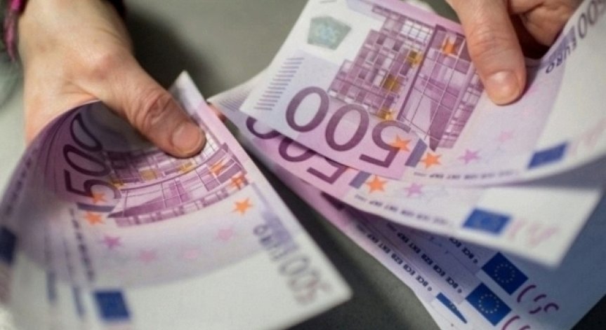ЕЦБ няма да променя паричната си политика до средата на 2018 г.