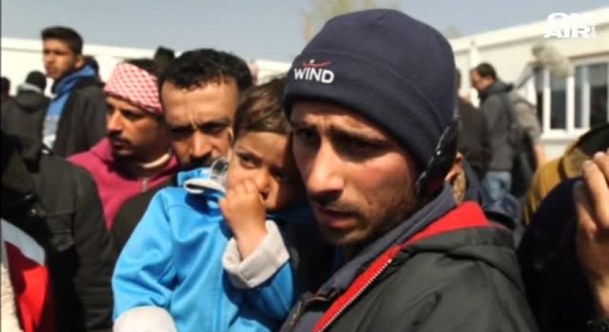 12 000 души отказват да напуснат бежанския лагер в Идомени