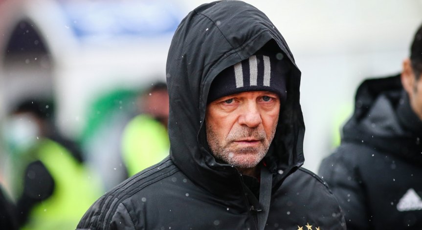 Стойчо Младенов бесен след срамното 0:4, налага глоби в ЦСКА