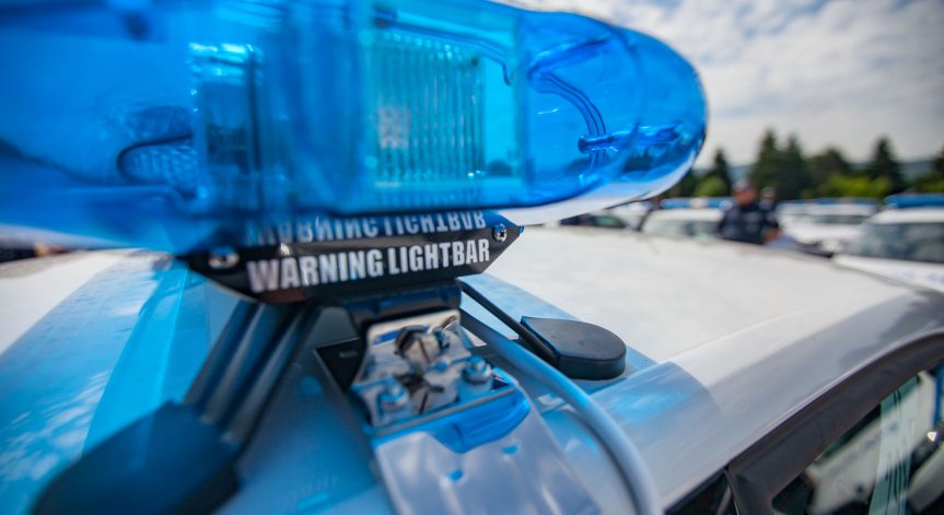 Човечност в униформа: Полицаи ескортираха бременна жена до болница