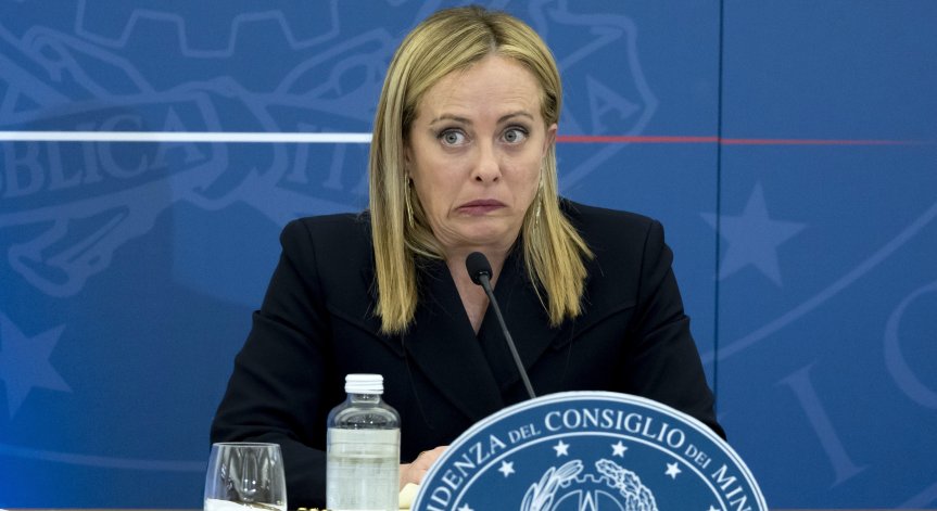 Фенове на Мусолини и свастиките: Противоречиви личности влизат в кабинета на Мелони