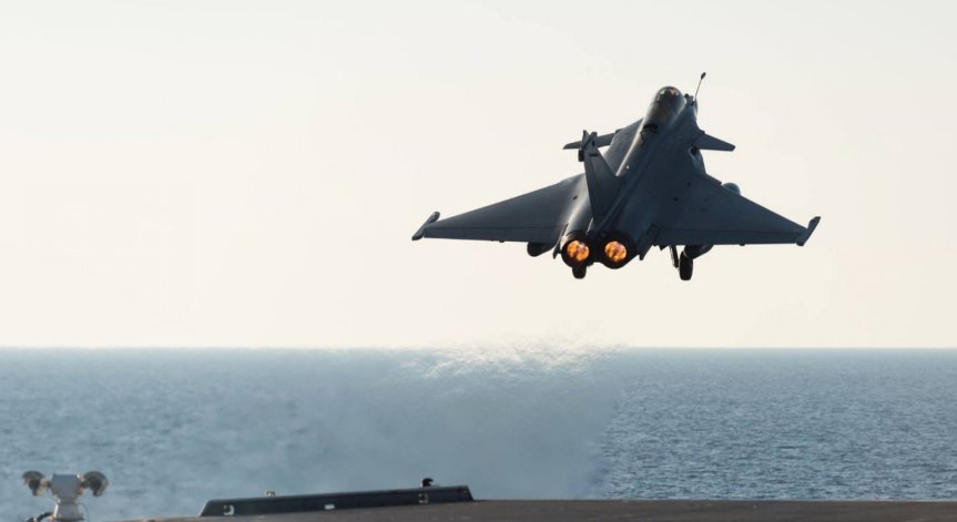 Шарл дьо Гол пусна изтребителите си срещу ИДИЛ