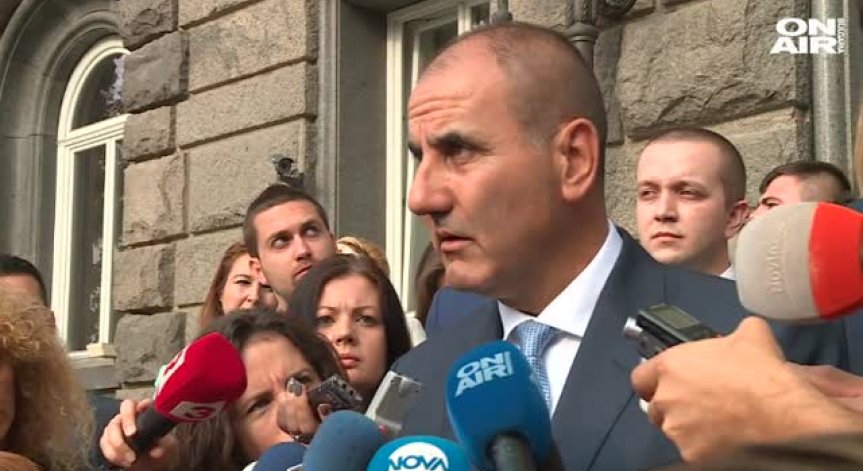 До дни става ясно дали Ирина Бокова ще бъде заменена