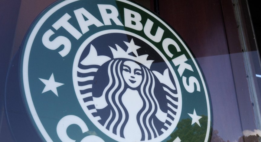 Starbucks затваря над половината си кафенета в Китай заради вируса