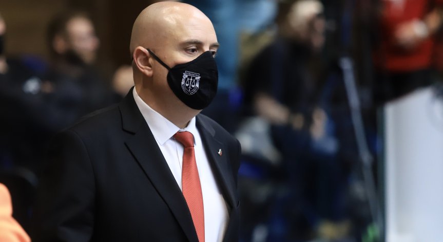 Спряха търговия с фалшиви американски и български документи за самоличност