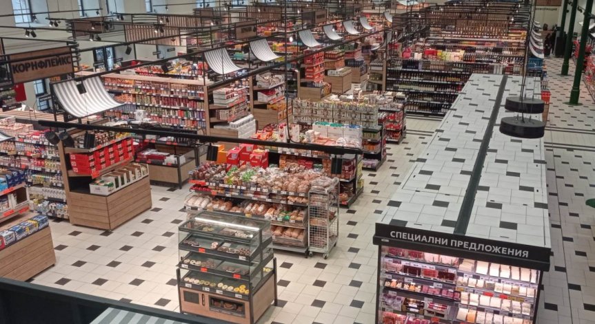 Цените на стоките и услугите от малката кошница остават без промяна на месечна база.