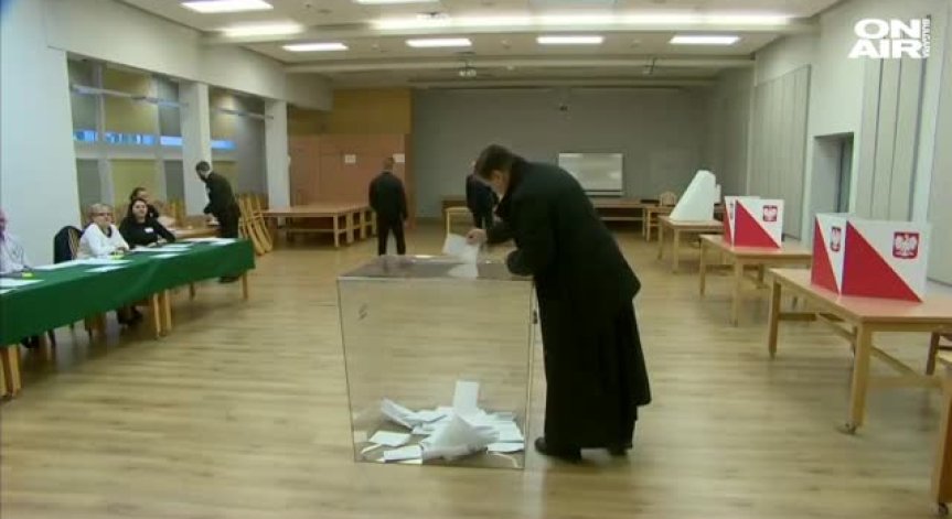 Полша провежда парламентарни избори