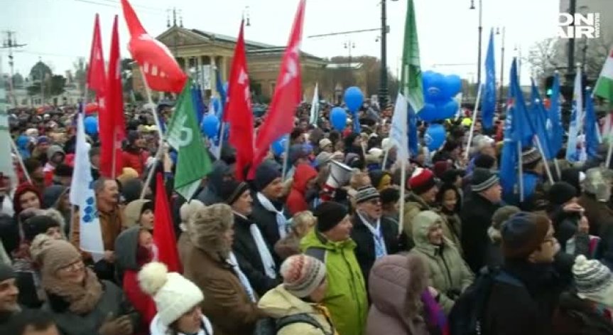 Многохиляден протест в Унгария срещу новия 