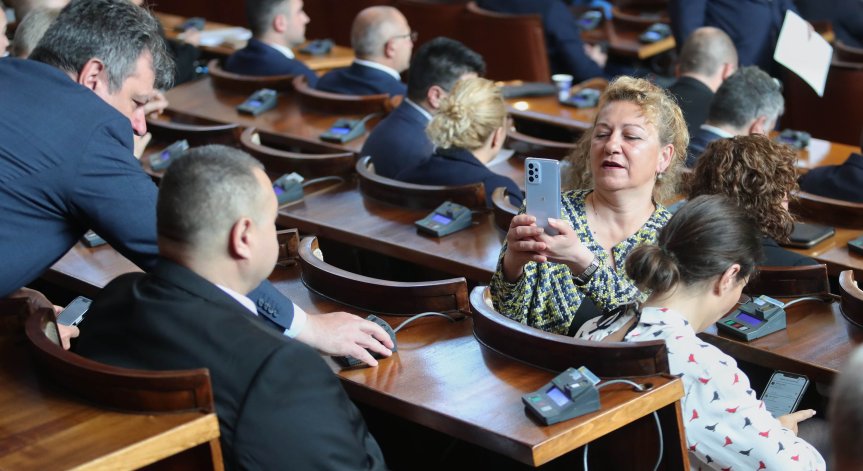 3% дефицит и 8,7% инфлация - и днес депутатите разглеждат Бюджет 2023