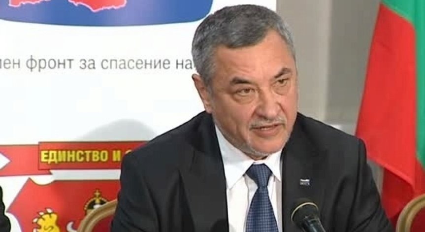 Изявленията на Юнкер са неадекватни, убеден е Валери Симеонов