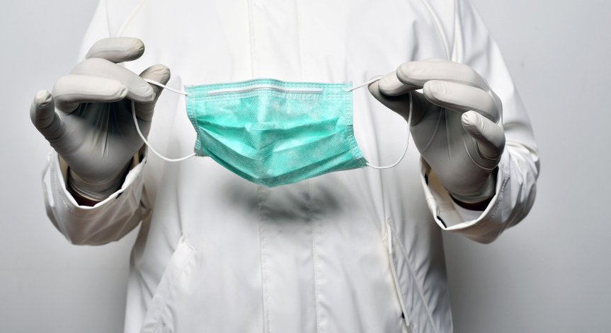 Проучване: Маската осигурява двойна защита от коронавируса