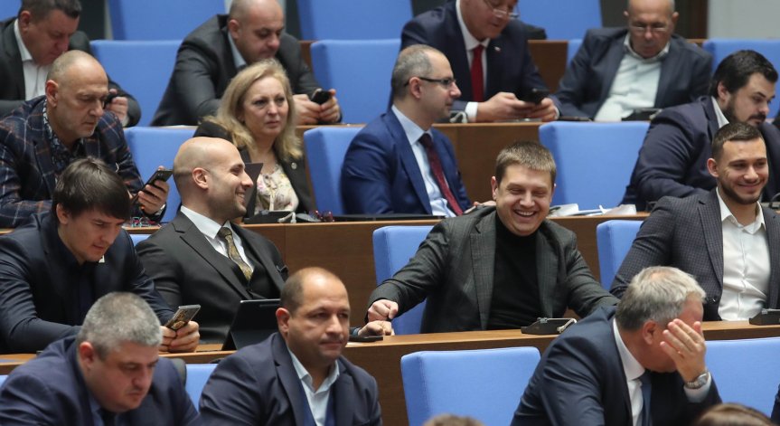 В последния си работен ден депутатите гледат бюджета за 2024 г.