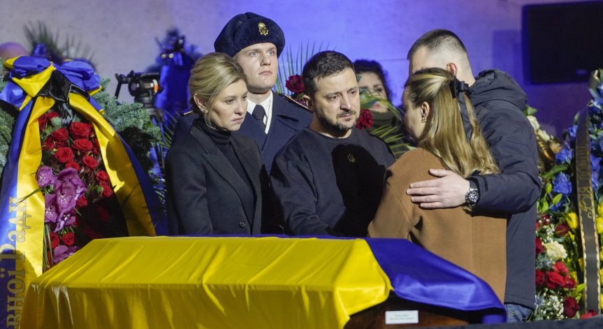 Зеленски и съпругата му изпратиха загиналия вътрешен министър в последния му път
