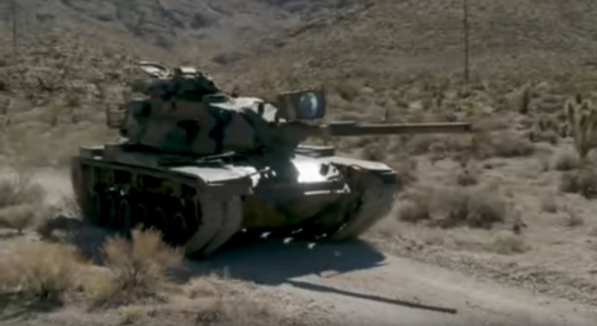 Любители на взривове изправиха танк M60 Patton срещу Land Rover