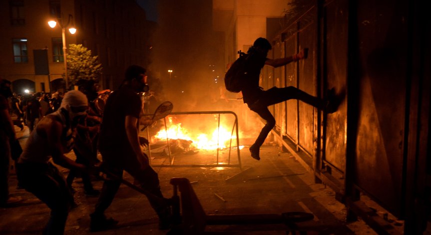 250 ранени по време на протестите в Бейрут след взрива