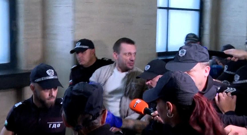 Общественоопасни: Хасърджиев и другите обвинени в гей скандала остават в ареста