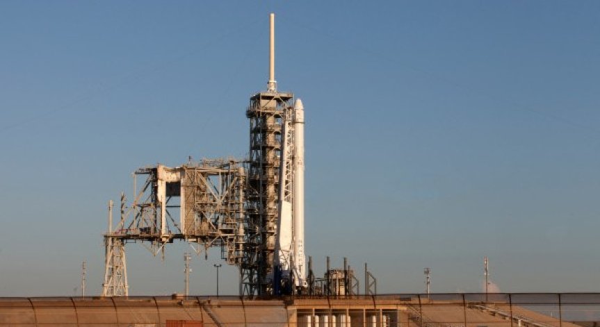 Заради лошо време: SpaceX отложи старта на 