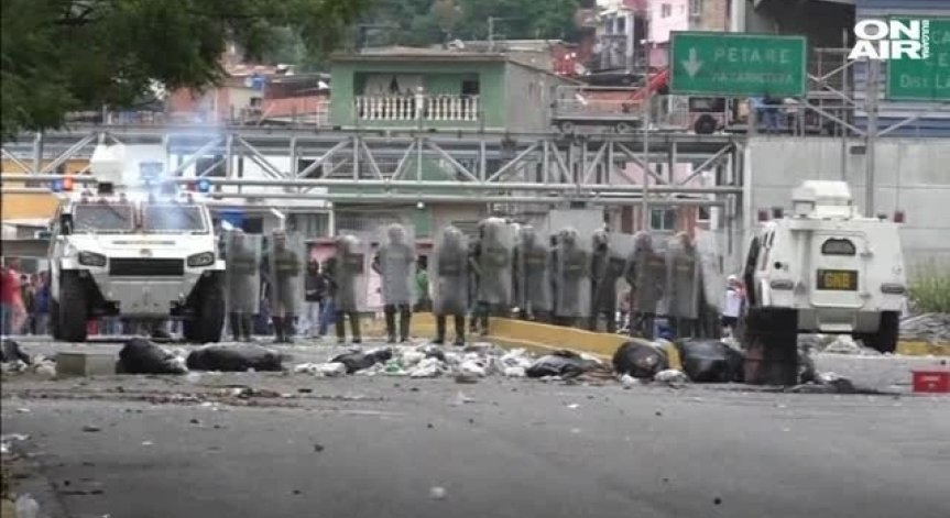 И жените излязоха да протестират във Венецуела