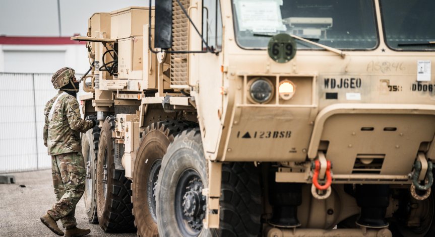 Според Бауер е положително, че НАТО е променила виждането си за своята идентичност.