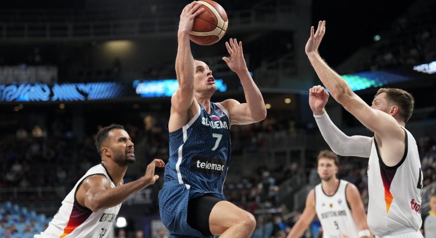 Словенците вкараха едва 23% от стрелбите си от тройката.