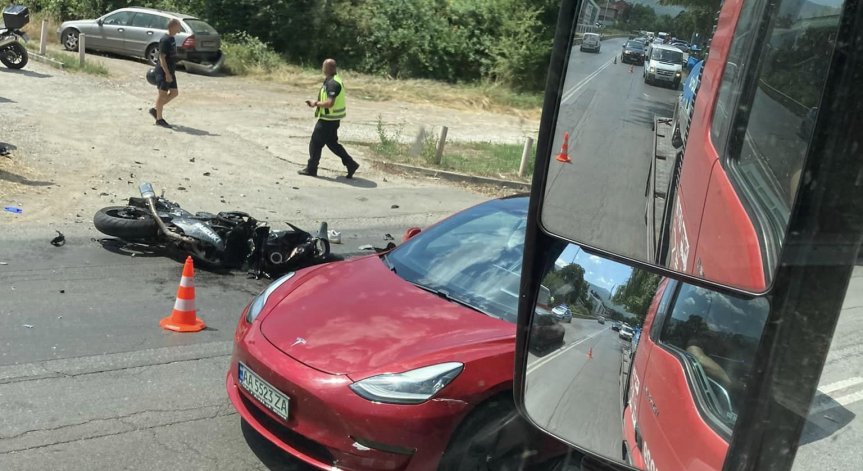 Тежка катастрофа с моторист в София