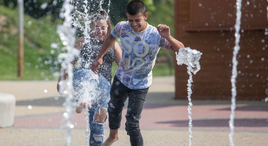 Максималните температури ще бъдат между 32° и 37°.