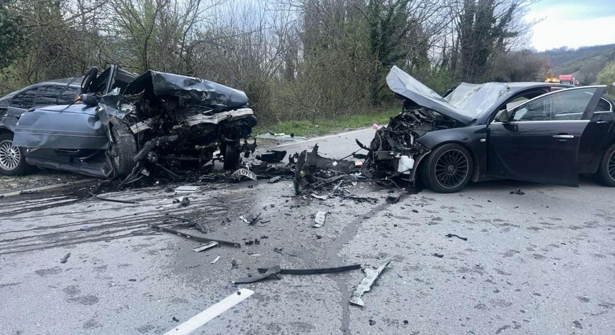 Временно е ограничено движението по пътя Сопот-Българене.