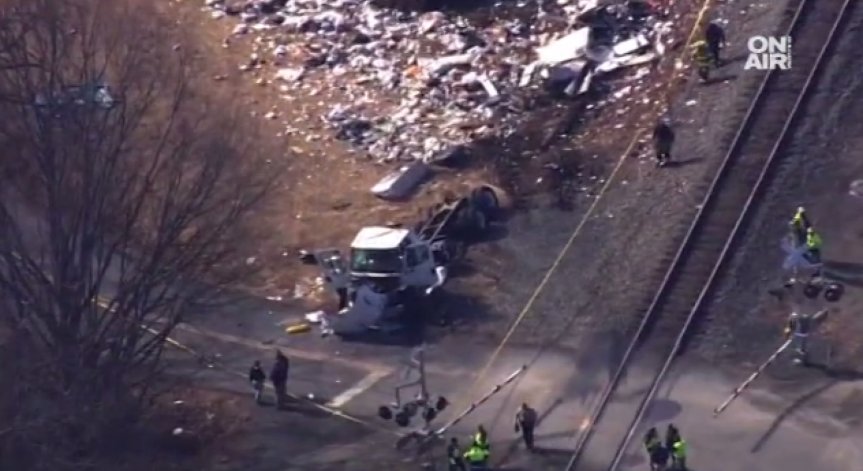 Загинал и тежко ранен след удар между камион и влак в САЩ