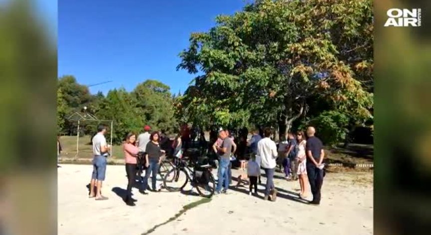 Варненци протестираха срещу строителна техника в Морската градина