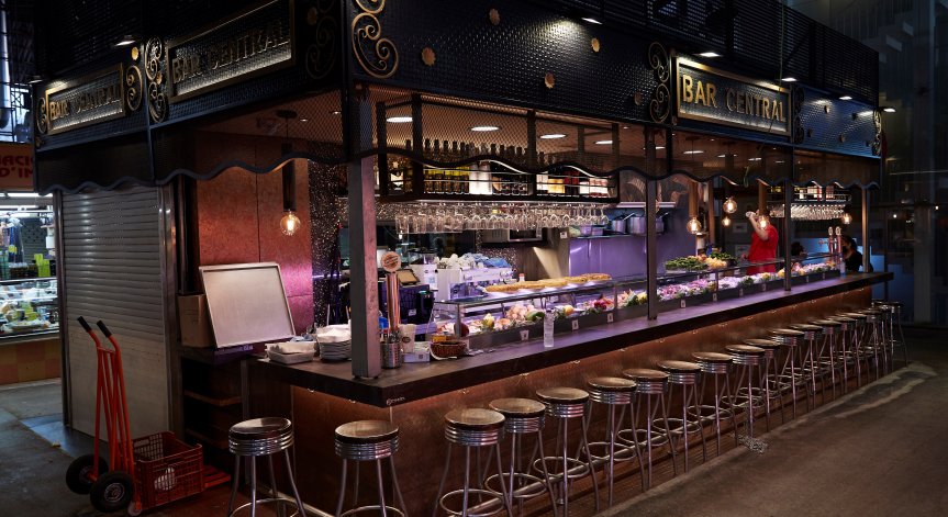 Барселона затваря кина и нощни клубове, във Франция маските пак задължителни