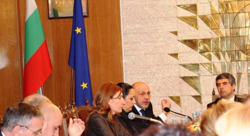 Павлова: Разработваме програма за подкрепа и развитие на слабо развитите региони