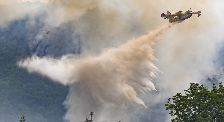 Нов пожар пламна в Чанаккале, борят се по суша и въздух с огъня