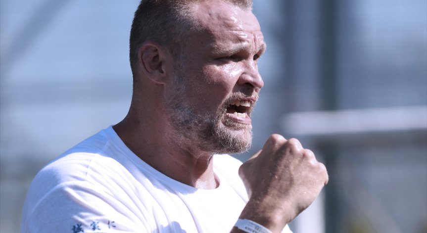 Кикбокс легендата и рефер на SENSHI Семи Шилт подновява онлайн тренировките си