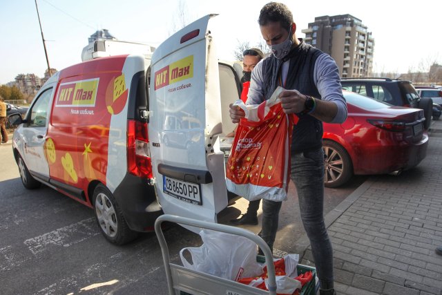 / Снимка: Димитър Кьосемарлиев (Bulgaria ON AIR)Мащабно дарение с хранителни