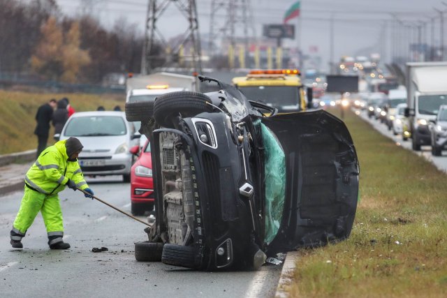 / Снимка: Димитър Кьосемарлиев (Bulgaria ON AIR)Катастрофа между три коли