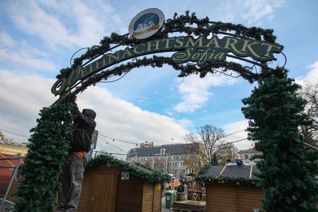 Тази вечер в София беше открит традиционния немски коледен базар