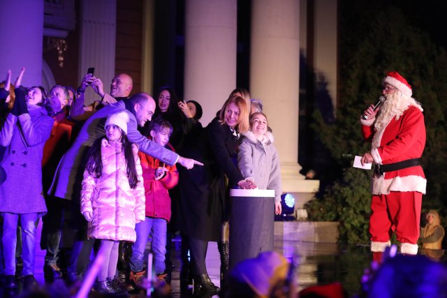 Снимка Димитър Кьосемарлиев Bulgaria ON AIR Светна коледната елха в