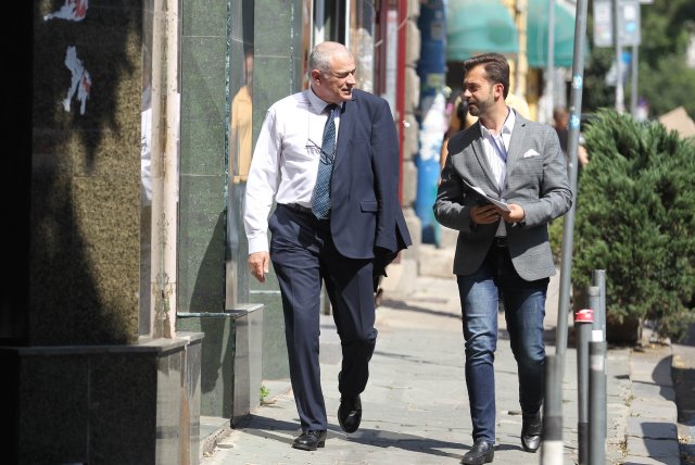 На осмия ден след като БСП получи третия мандат