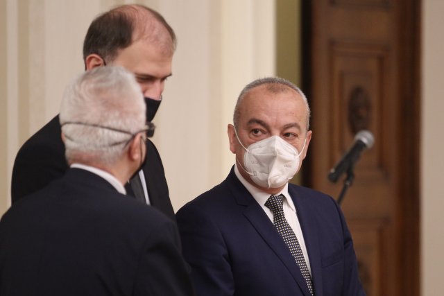 Снимка Димитър Кьосемарлиев Bulgaria ON AIRПрезидентът Румен Радев връчи