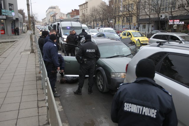 Снимка Димитър Кьосемарлиев Bulgaria ON AIR Автомобил и патрулка са