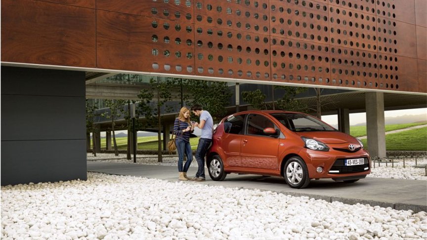 <p>Toyota Augo 2012</p>