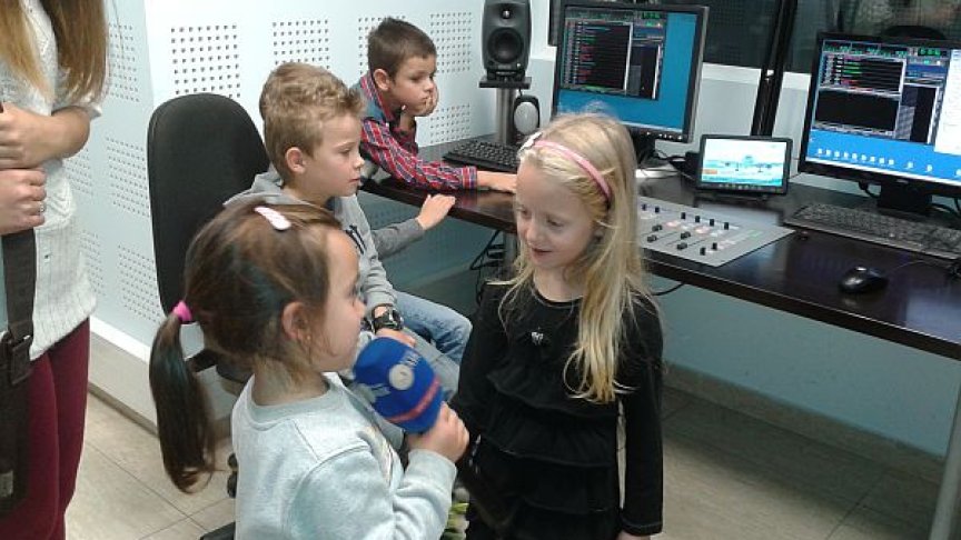 <p>Стартира кампанията &bdquo;Гордея се с труда на моите родители&ldquo;</p>