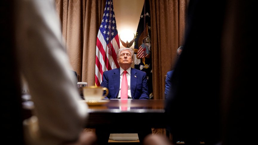 Президентът Тръмп провежда заседание на кабинета.