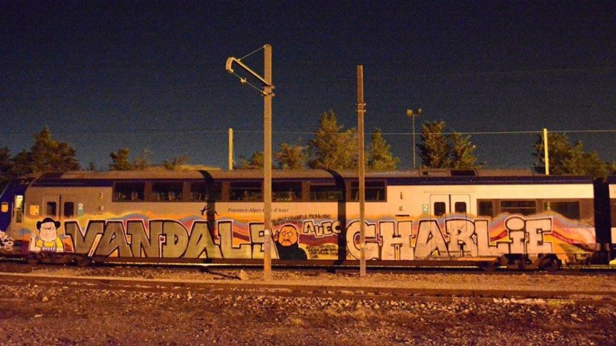 <p>Два влака RER бяха нарисувани с карикатурите на Charlie Hebdo</p>
